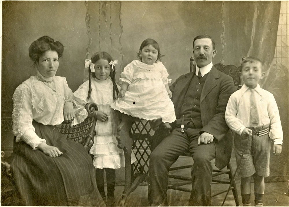 Max and Fanny Miller (Mosewitsky from Belarus) and family